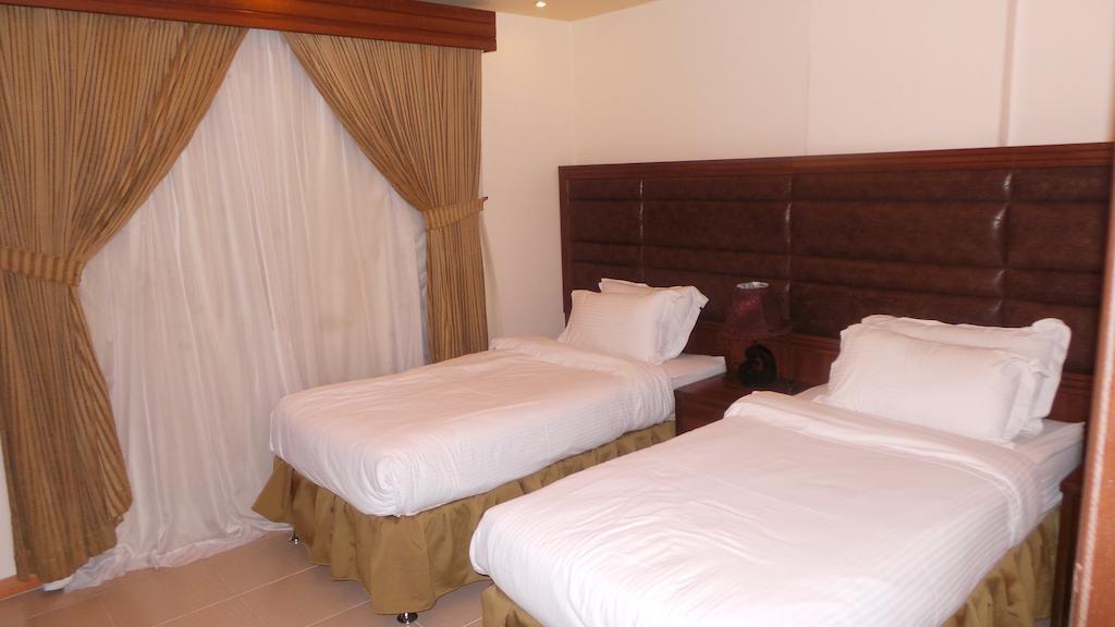 Aparthotel Roseline 4*